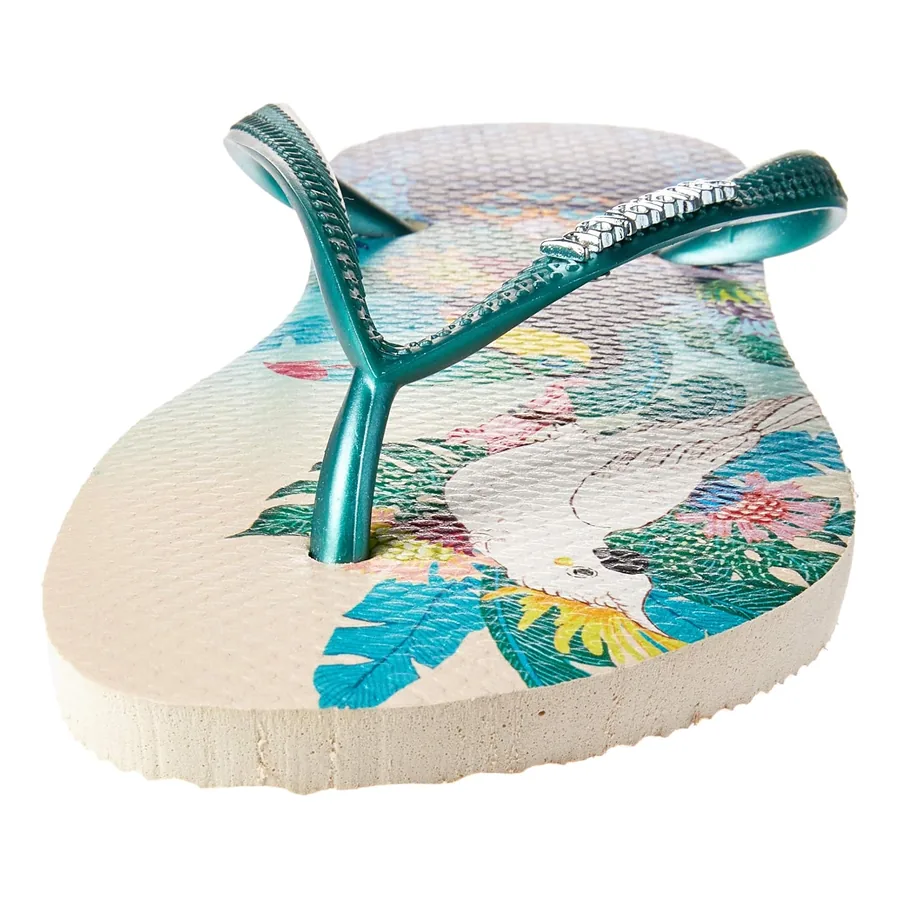 Chinelo Havaianas Slim Tropical em look de verão