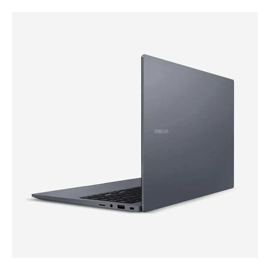 Lateral do Galaxy Book4 com portas