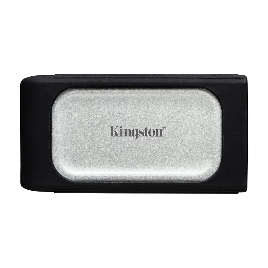 Kingston SXS2000 ao lado de notebook